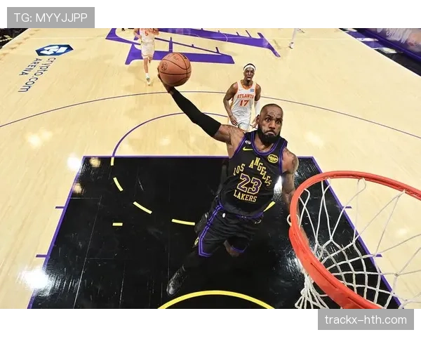 詹姆斯出色防守助力球队关键战役获胜