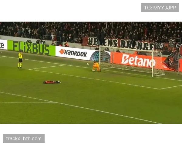 点球时门将提前离线，为何有时不判重罚？